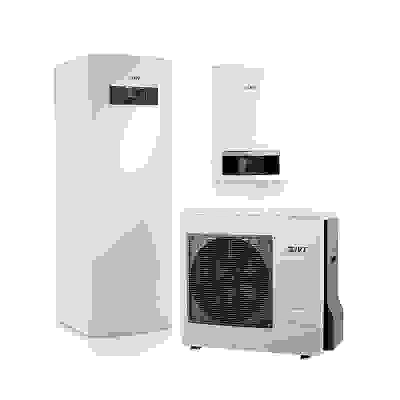 IVT AirSplit 300 luft/vattenvärmepump med två olika inomhusenheter, en golvstående med inbyggd varmvattenberedare och en väggmonterad styrmodul